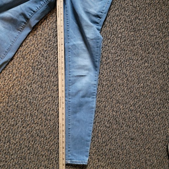 Old Navy Mid Rise Rockstar Light Wash Jeans Size 4 / Waist 27 - Picture 13 of 14